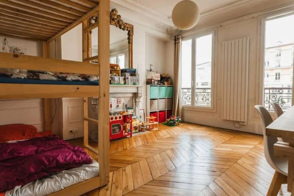 Appartement Canal St Martin Paris 0*,  France