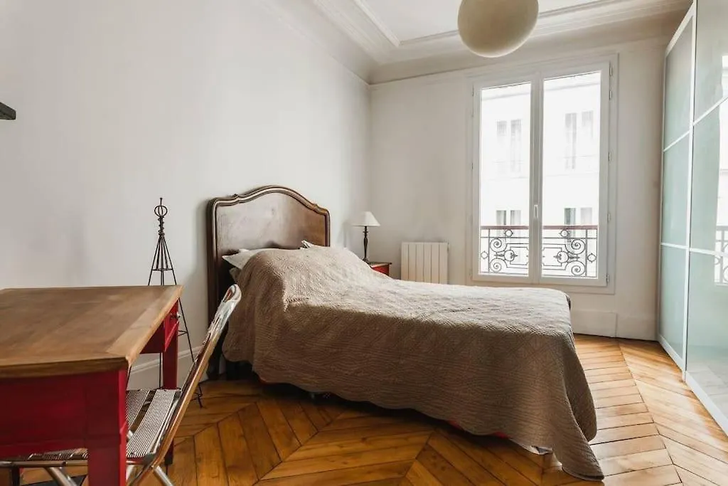 Appartement Canal St Martin Paris Apartment
